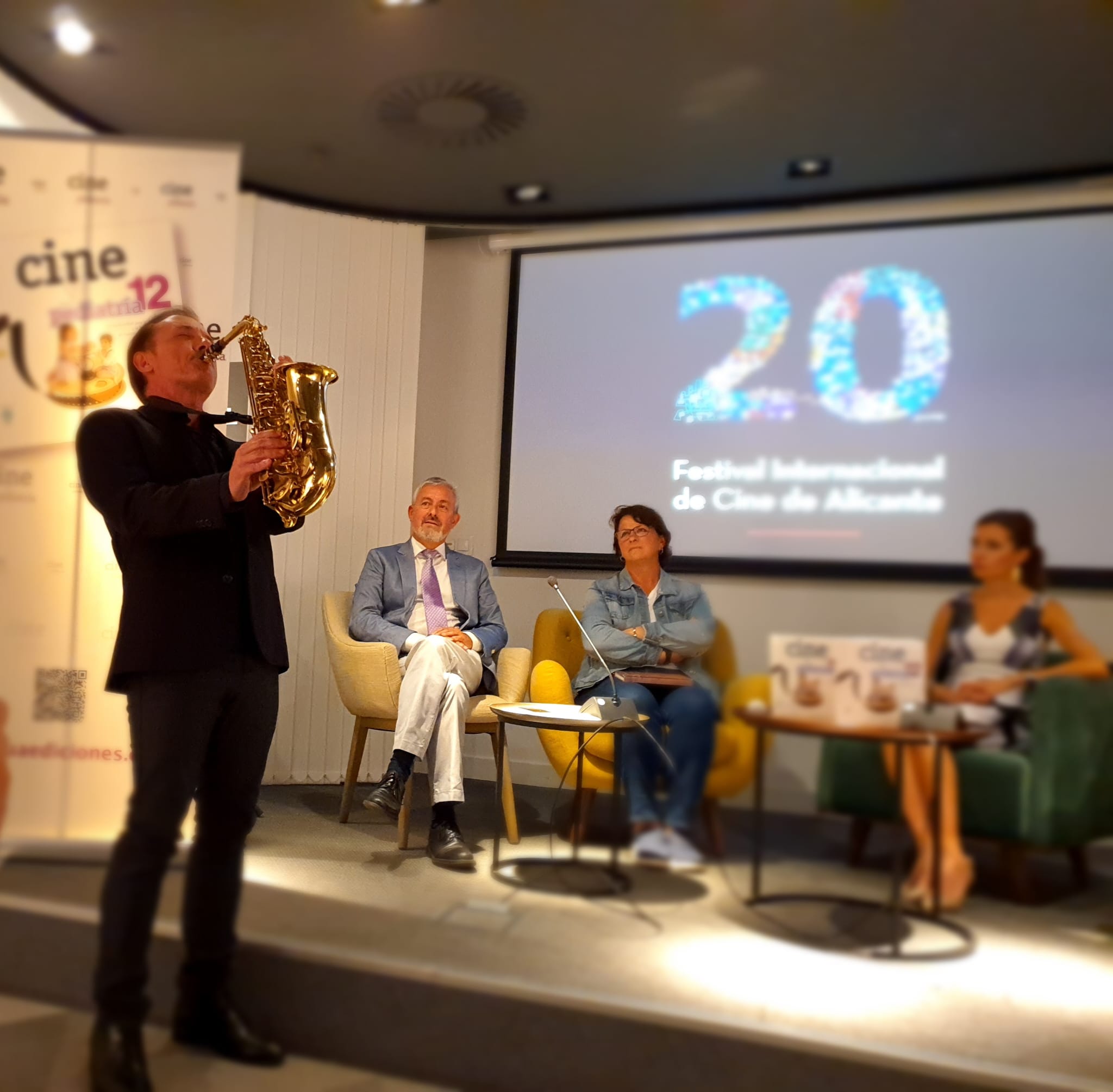 Actuación en el Festival de Cine de Alicante. Presentación de CINE Y PEDIATRÍA 12. Dr. Javier González de Dios