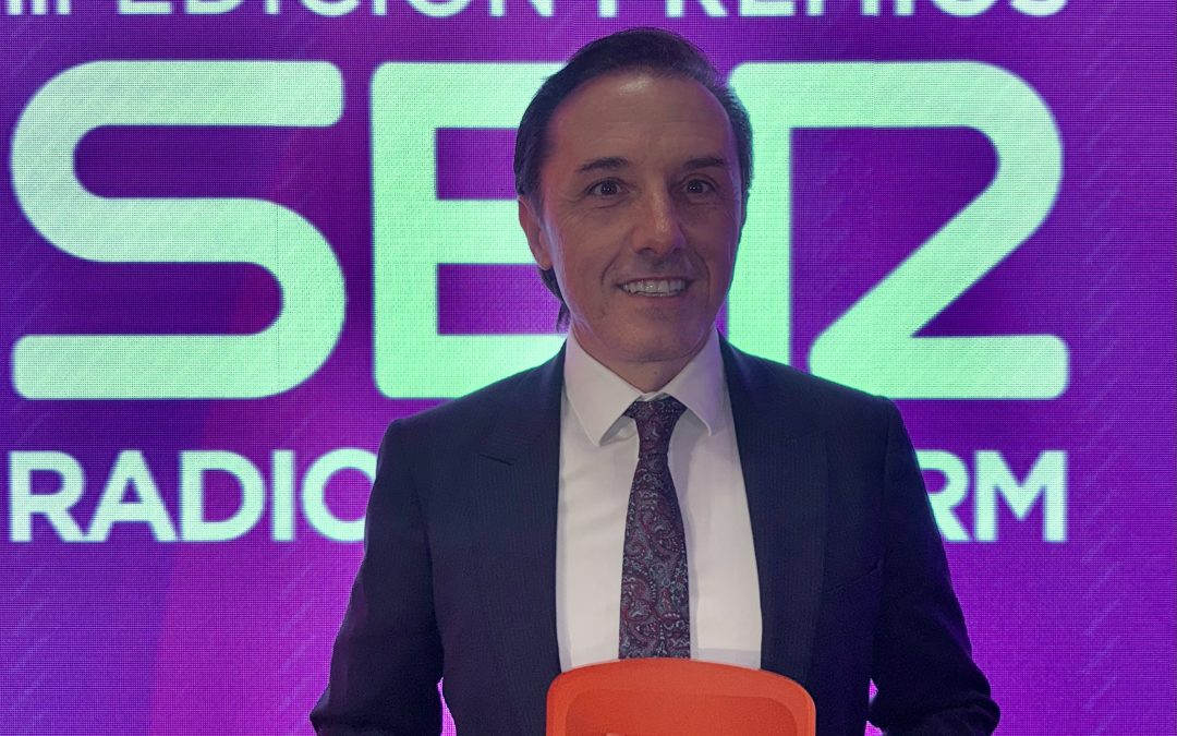 Román Rodríguez recibe el Premio La SER Radio Benidorm  en la categoría de Música